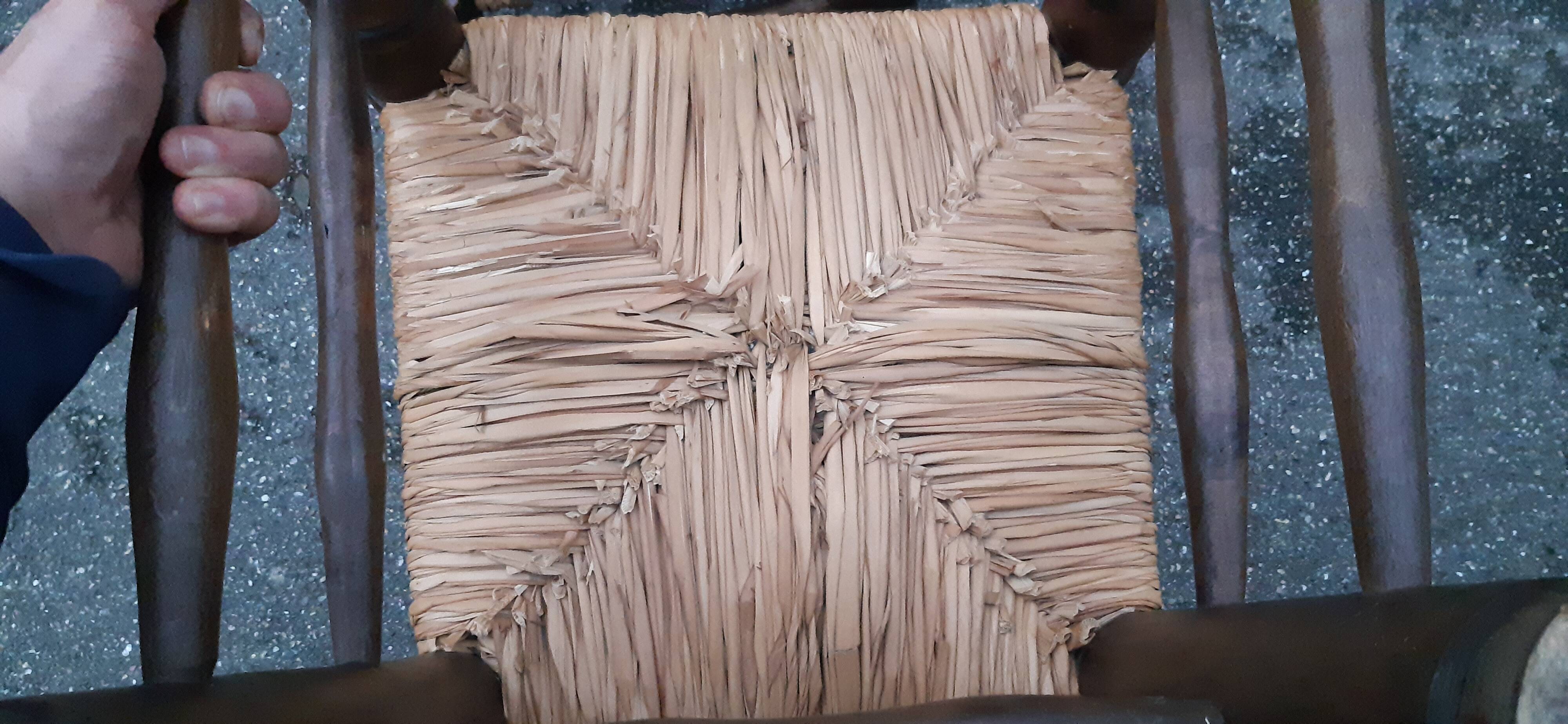 4 chaises brutalistes en bois tourné et paille