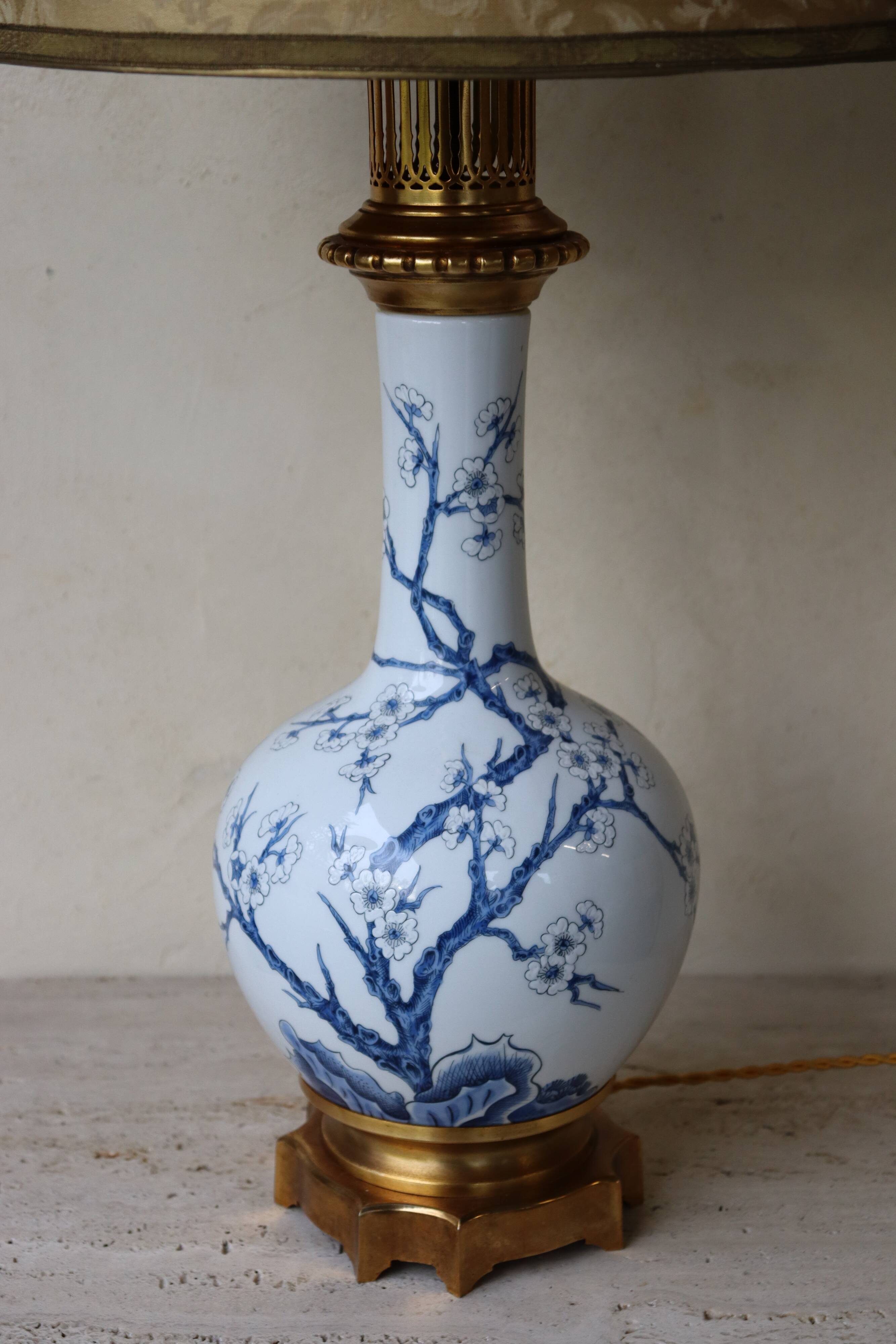 Hollywood regency Chinese porcelain from Paris table lamp