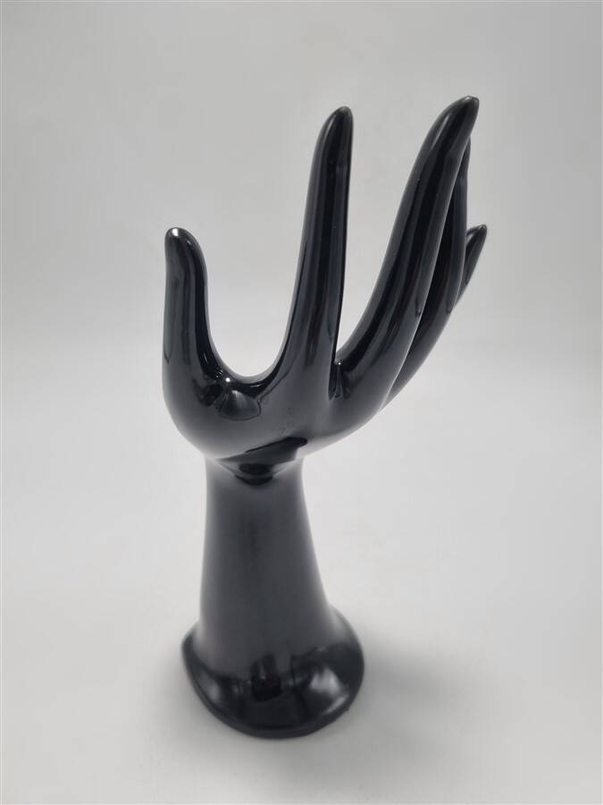 Hand-shaped ring holder