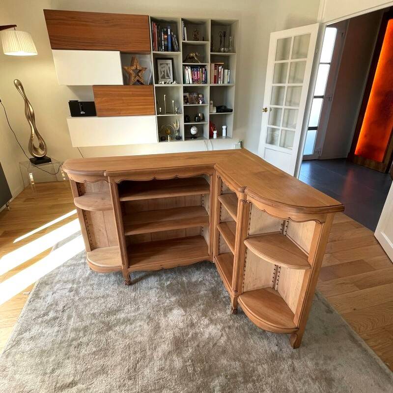 Vintage wooden corner shelf – chic country style