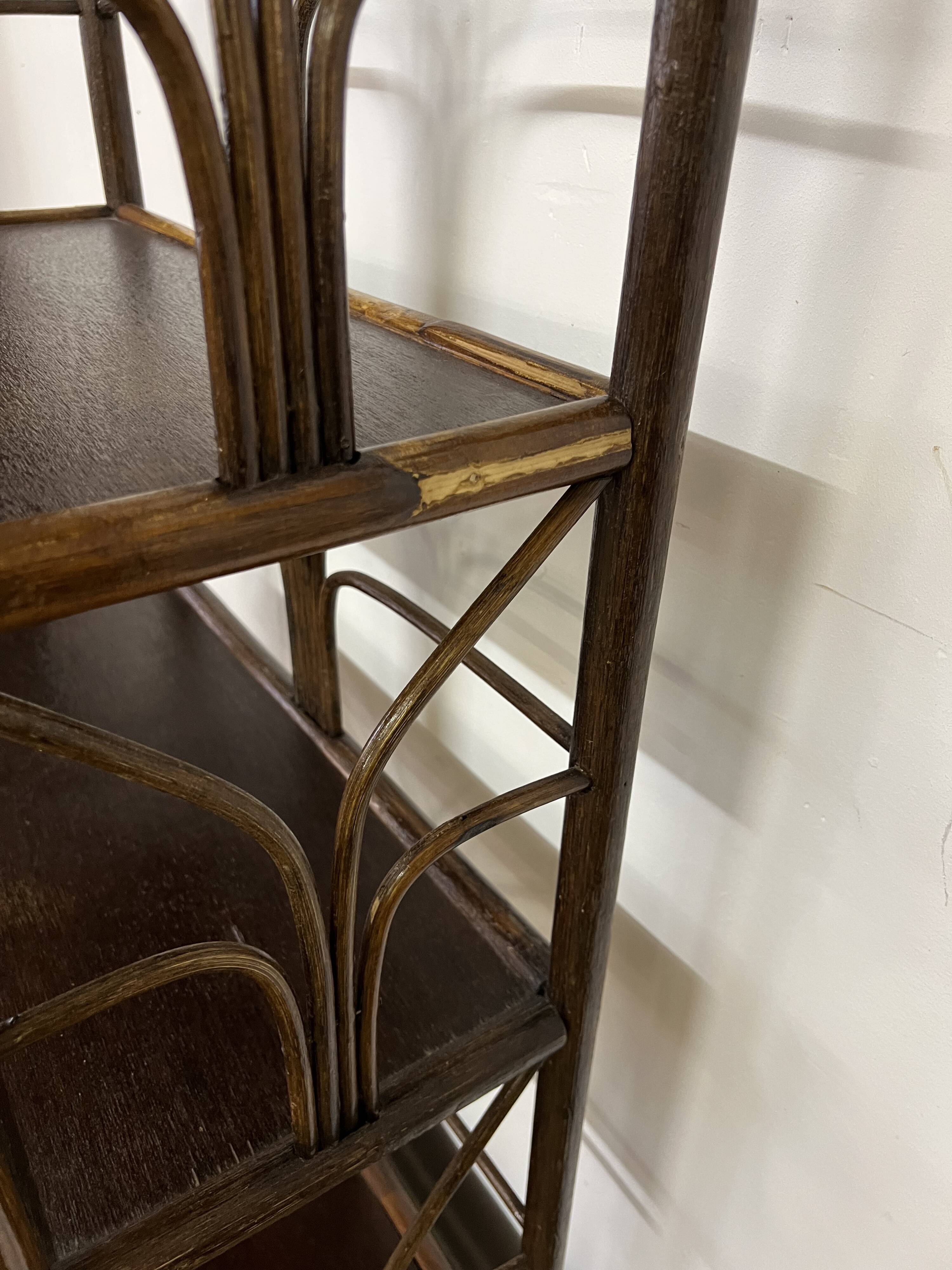 Etagère bibliothèque vintage en rotin et bambou