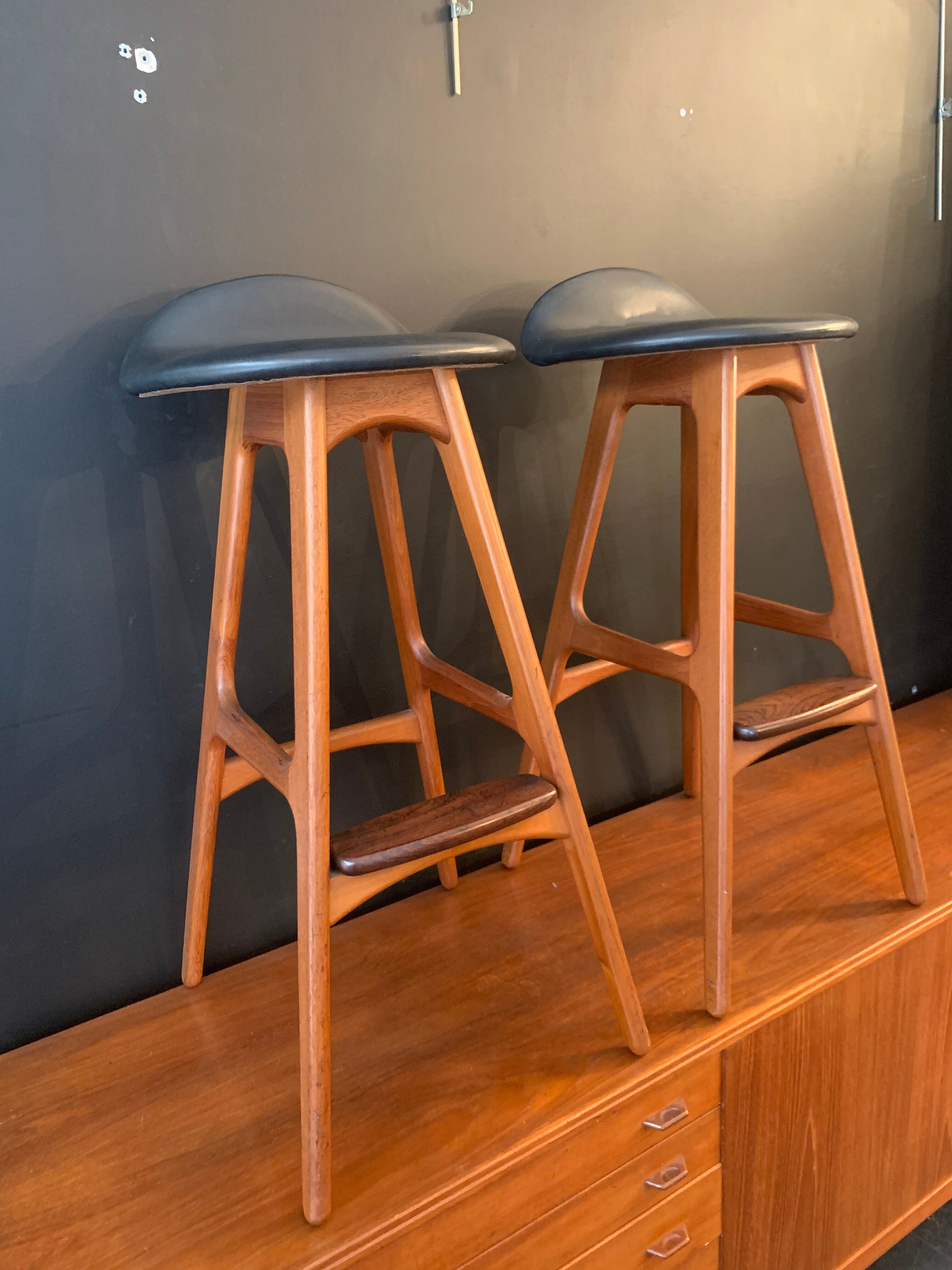 Oddense Maskinsnedkeri , Rare pair of Scandinavian stool .