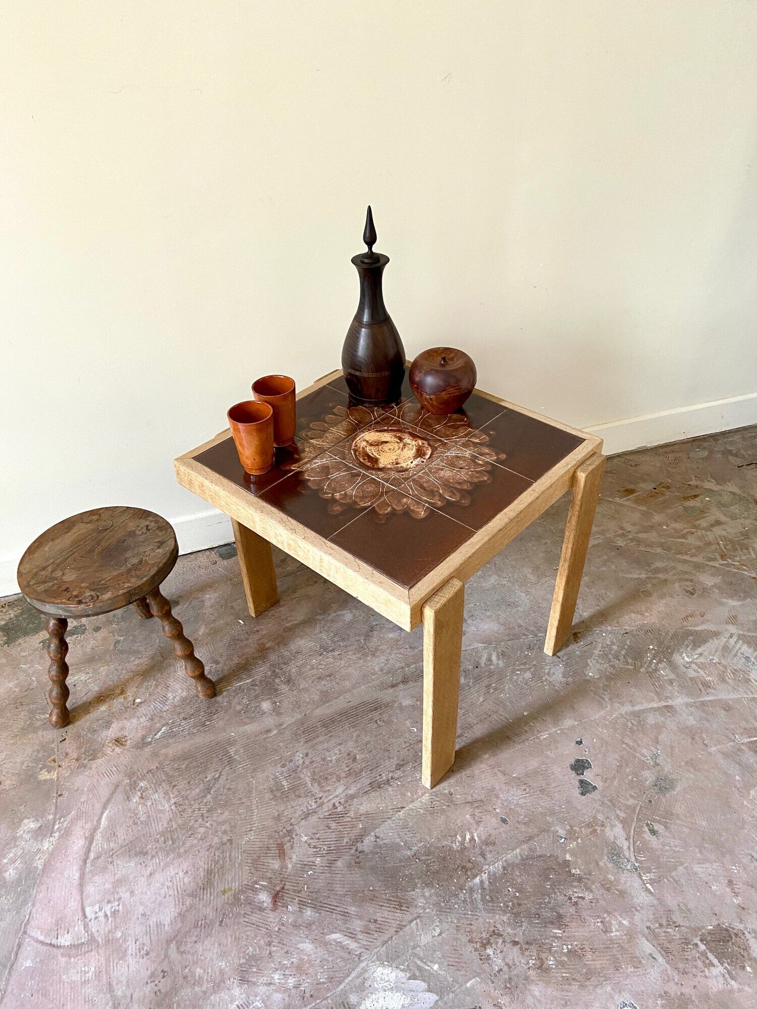 Table basse en bois clair et céramique émaillée 4 x 49,5 cm