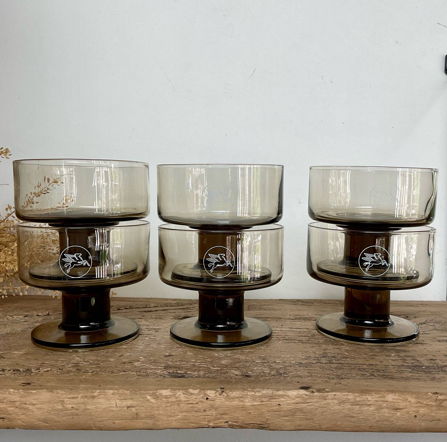 6 “Mobil” smoked foot cups