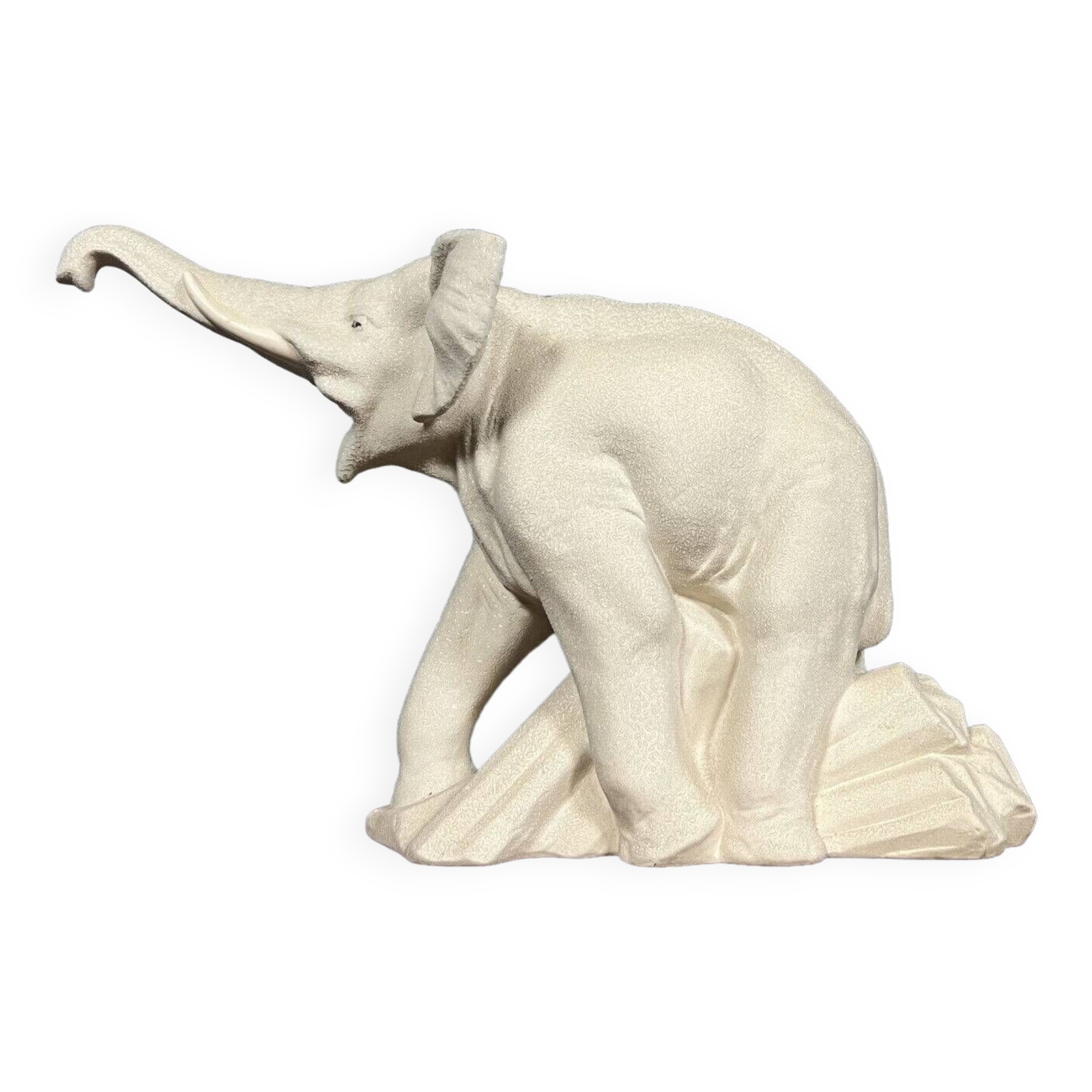 Sèvres France : grand éléphant en céramique crispée blanche époque art déco