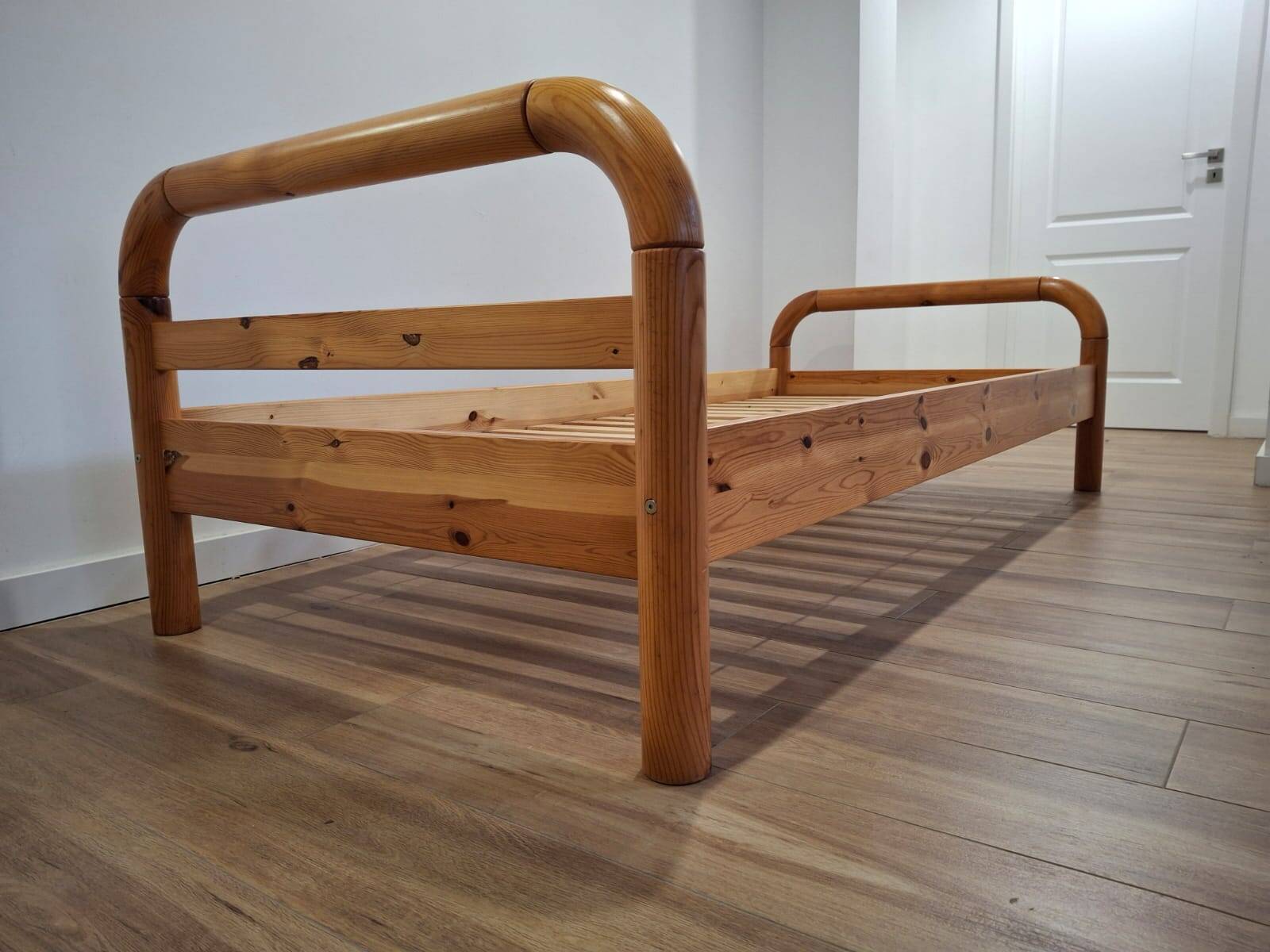 Single Pine Bed, Scandinavia