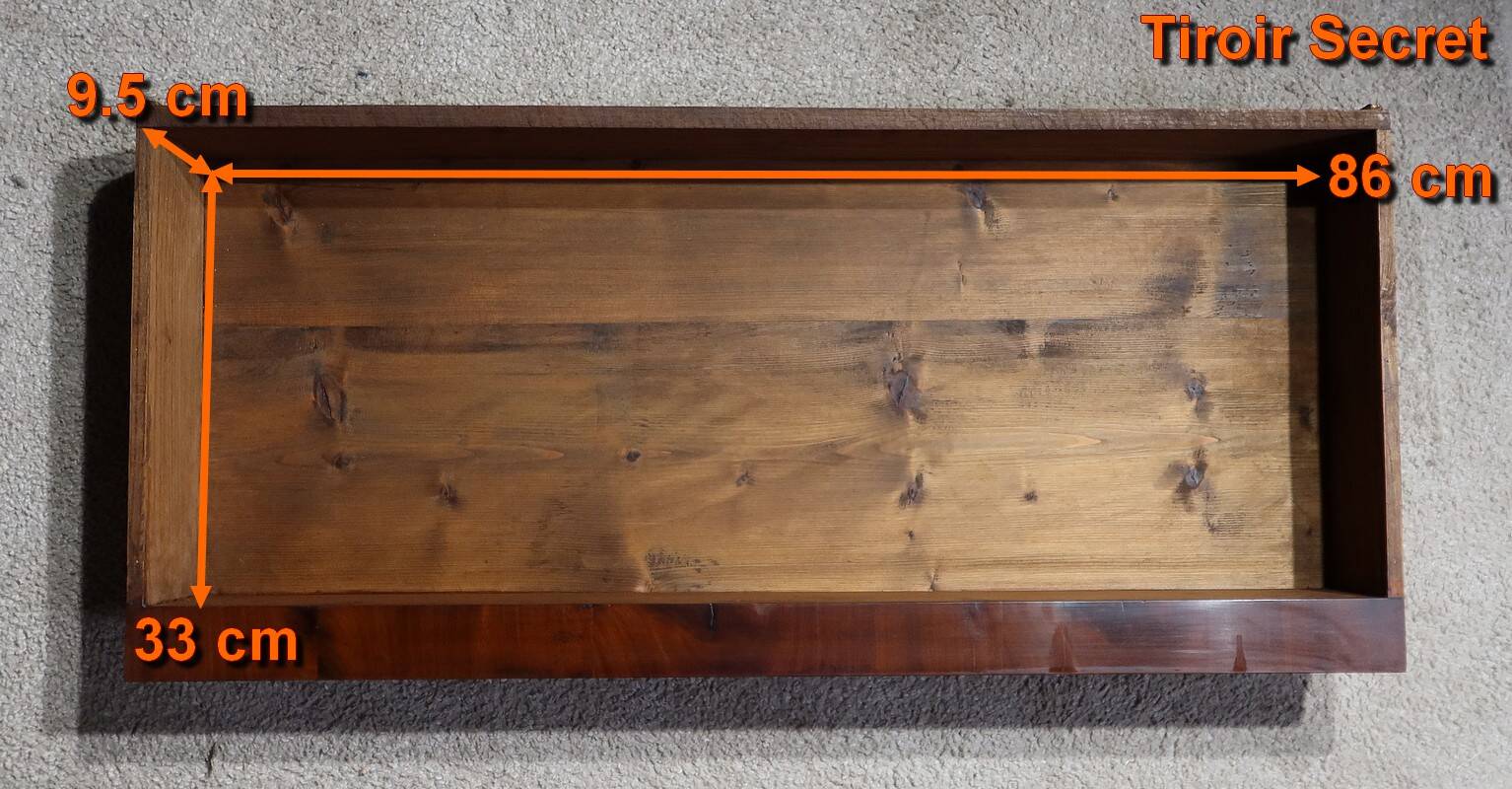 Mahogany burl chest of drawers, Restoration period – Early 19th century