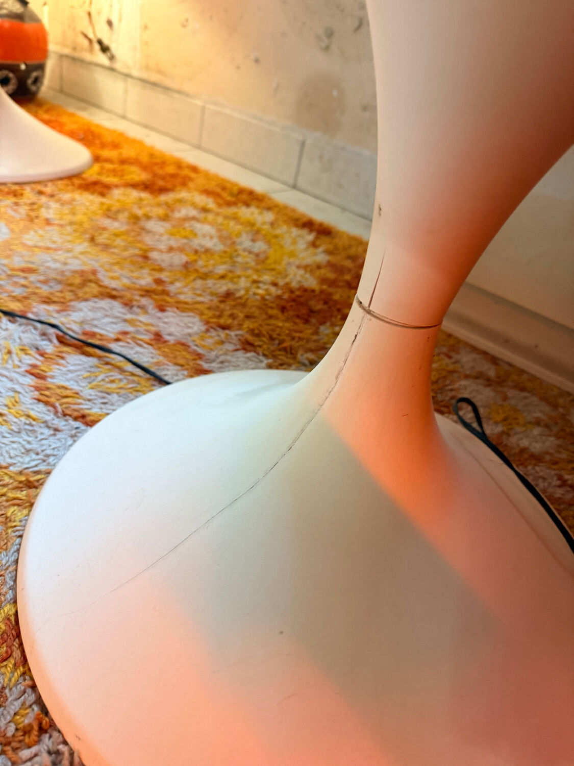 Table and tulip leg chair, vintage space age from the 70s.