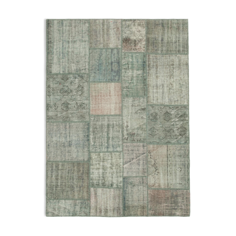 Handwoven oriental overdyed 176 cm x 241 cm grey patchwork carpet