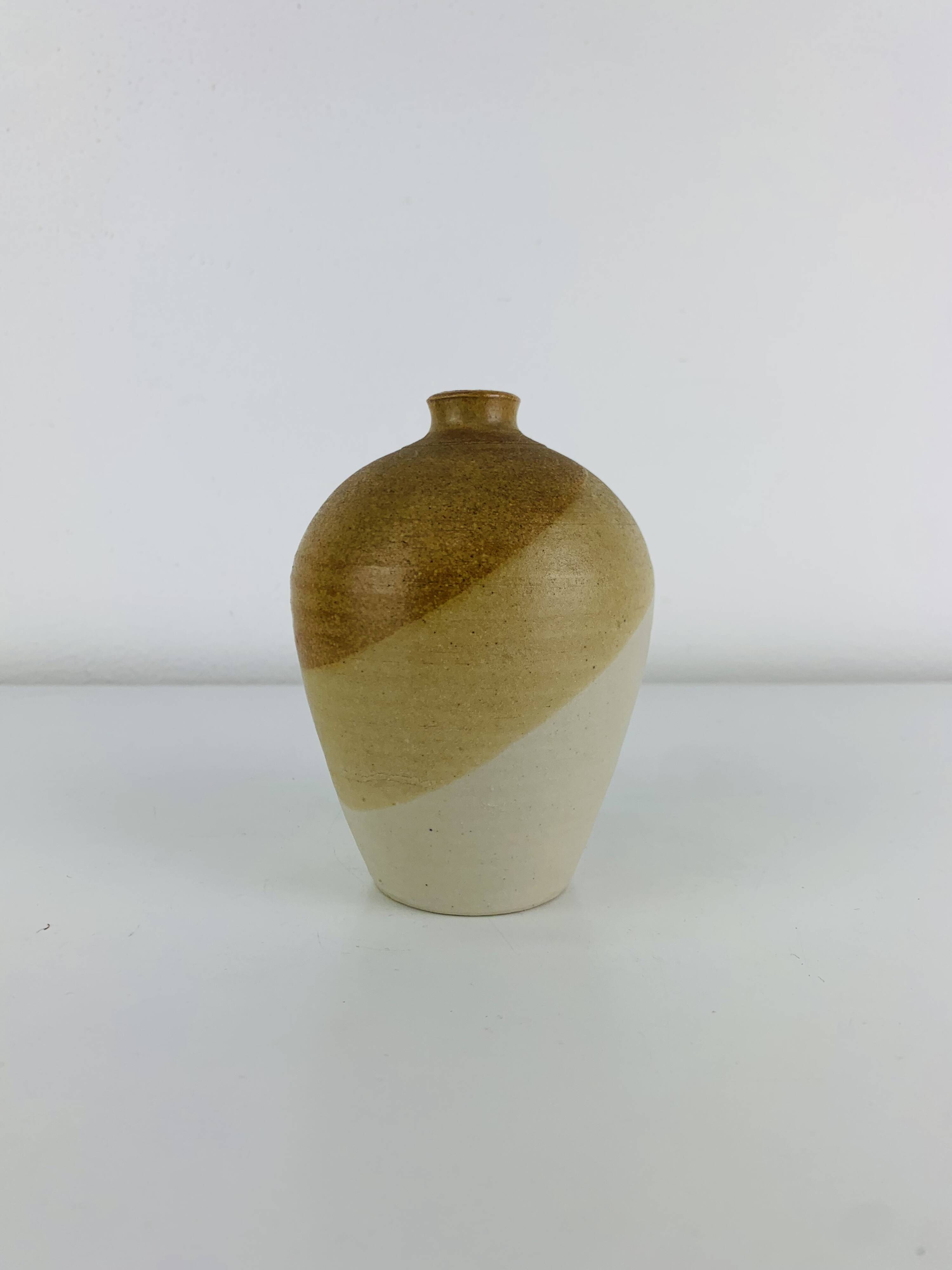 Stoneware vase with organic colours