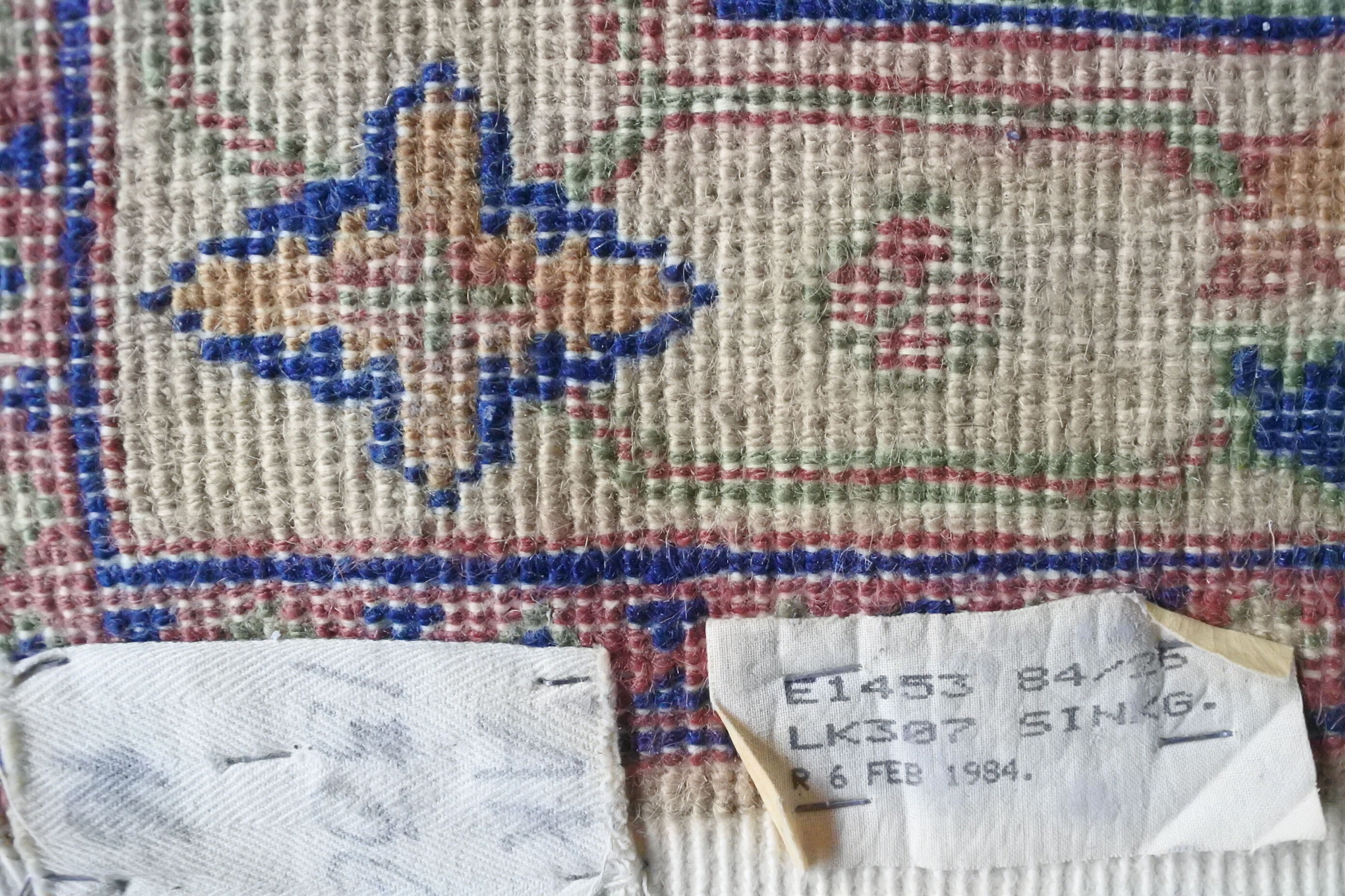 Small hand-knotted Indian rug 92x61cm