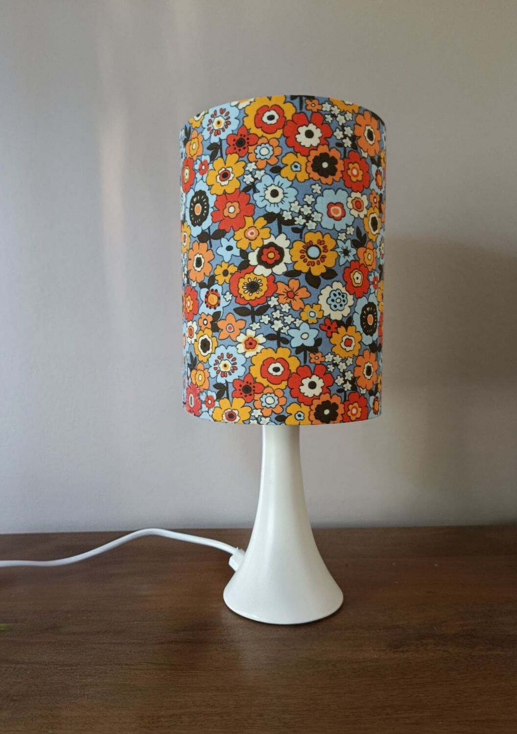 vintage white metal lamp, 70's flower power style shade