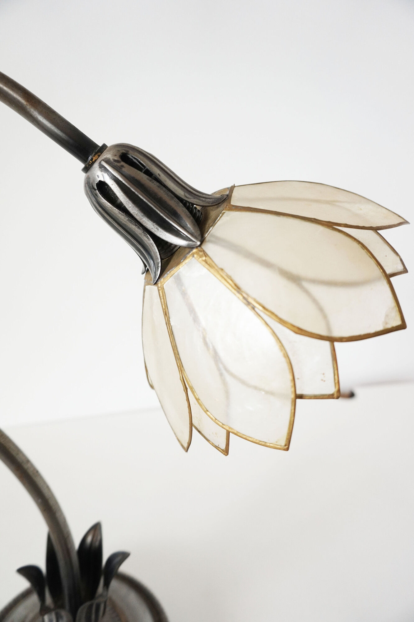 Metal flower lamp and ancient mother-of-pearl