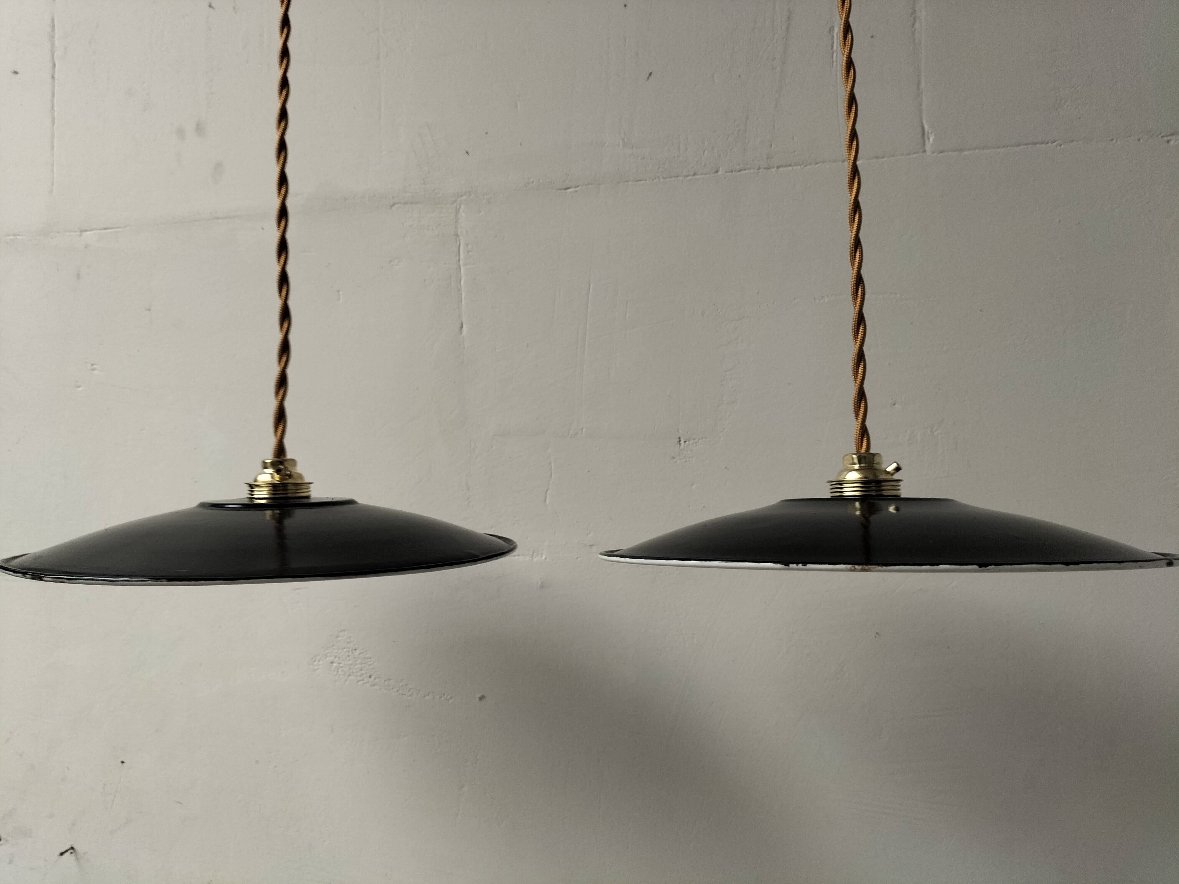 2 suspensions en tôle émaillée
