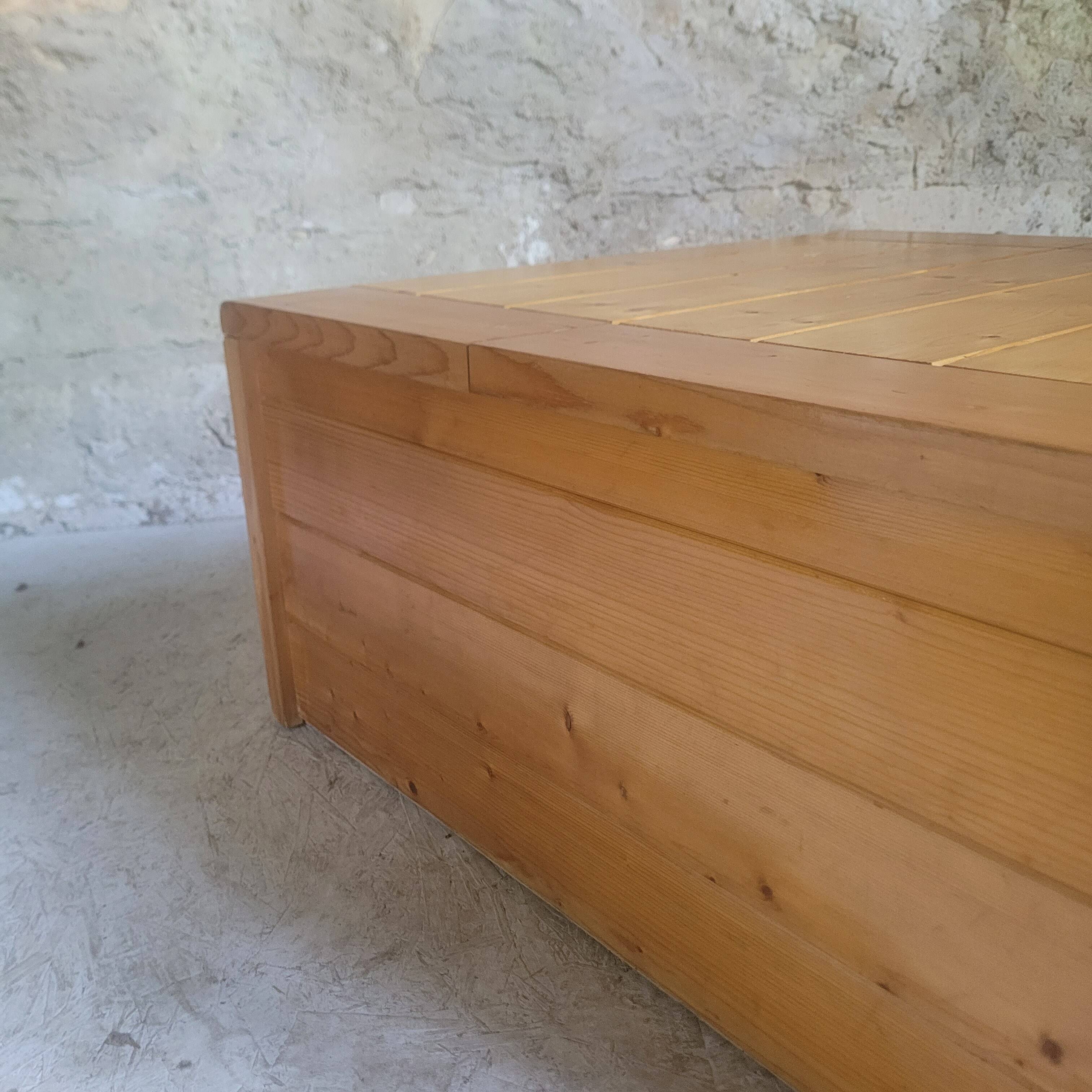 Les Arcs coffee table trunk