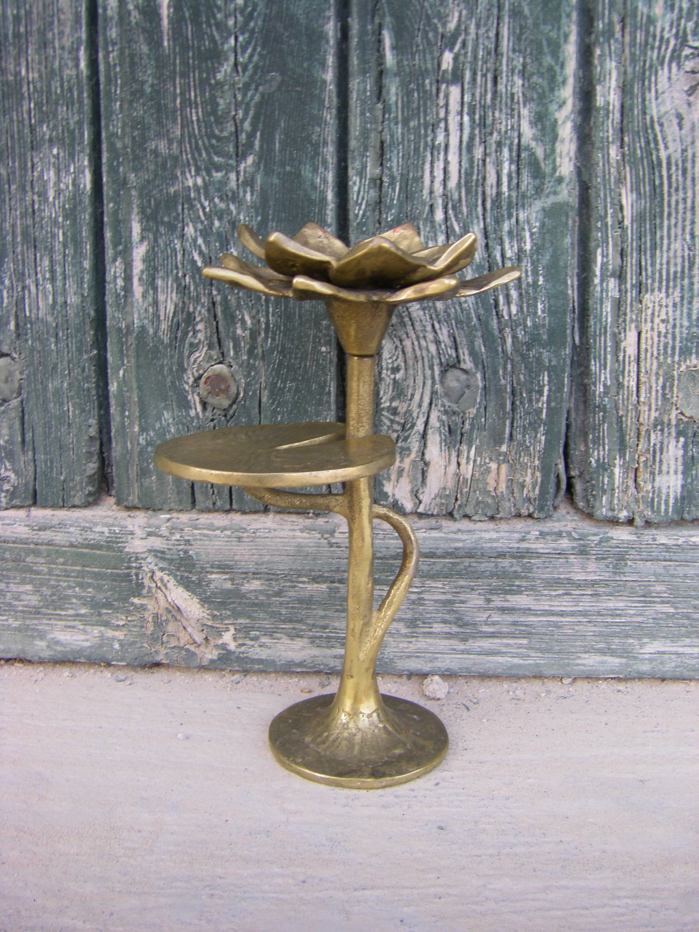 Water lily candle holder