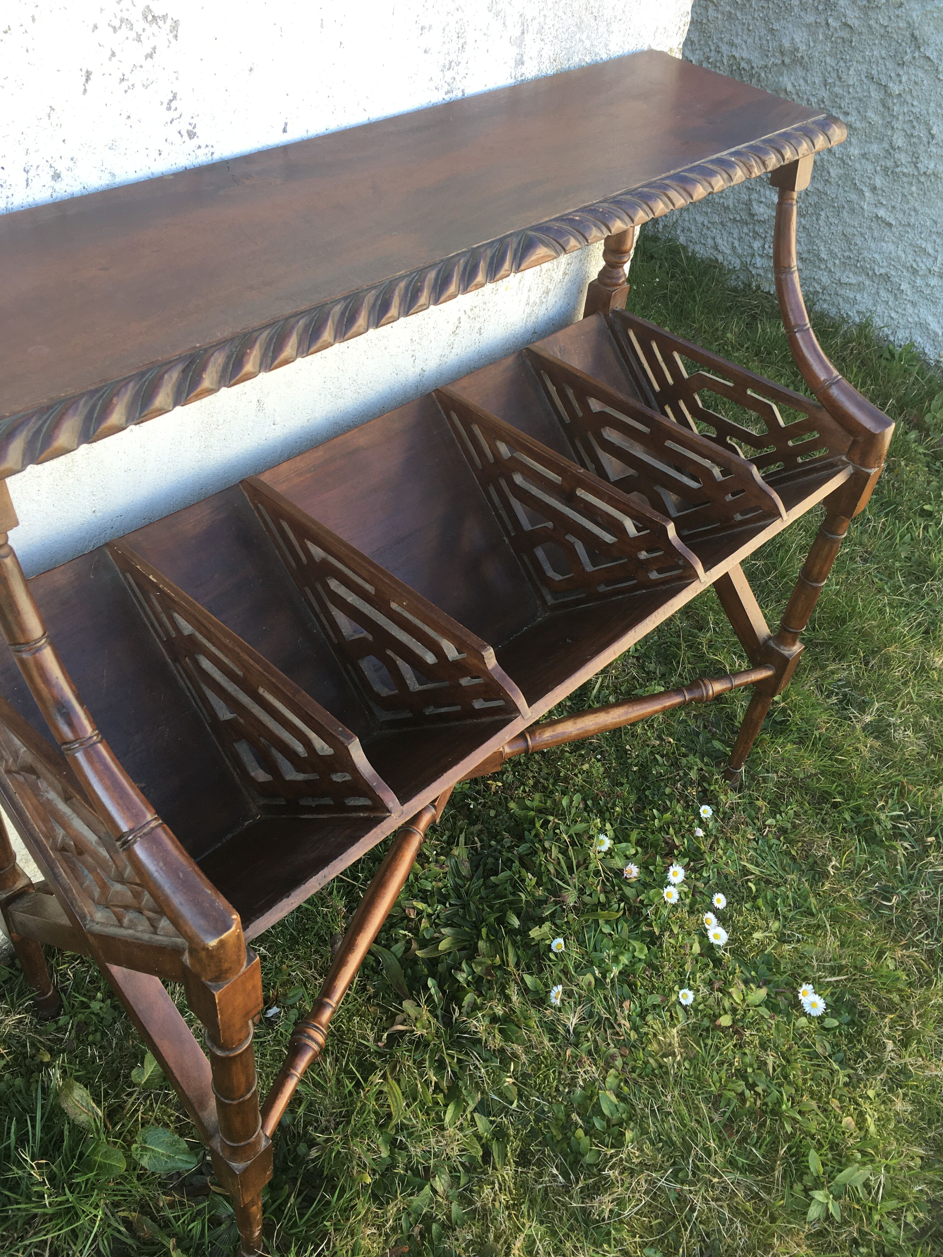Door magazines / hotel books in mahogany