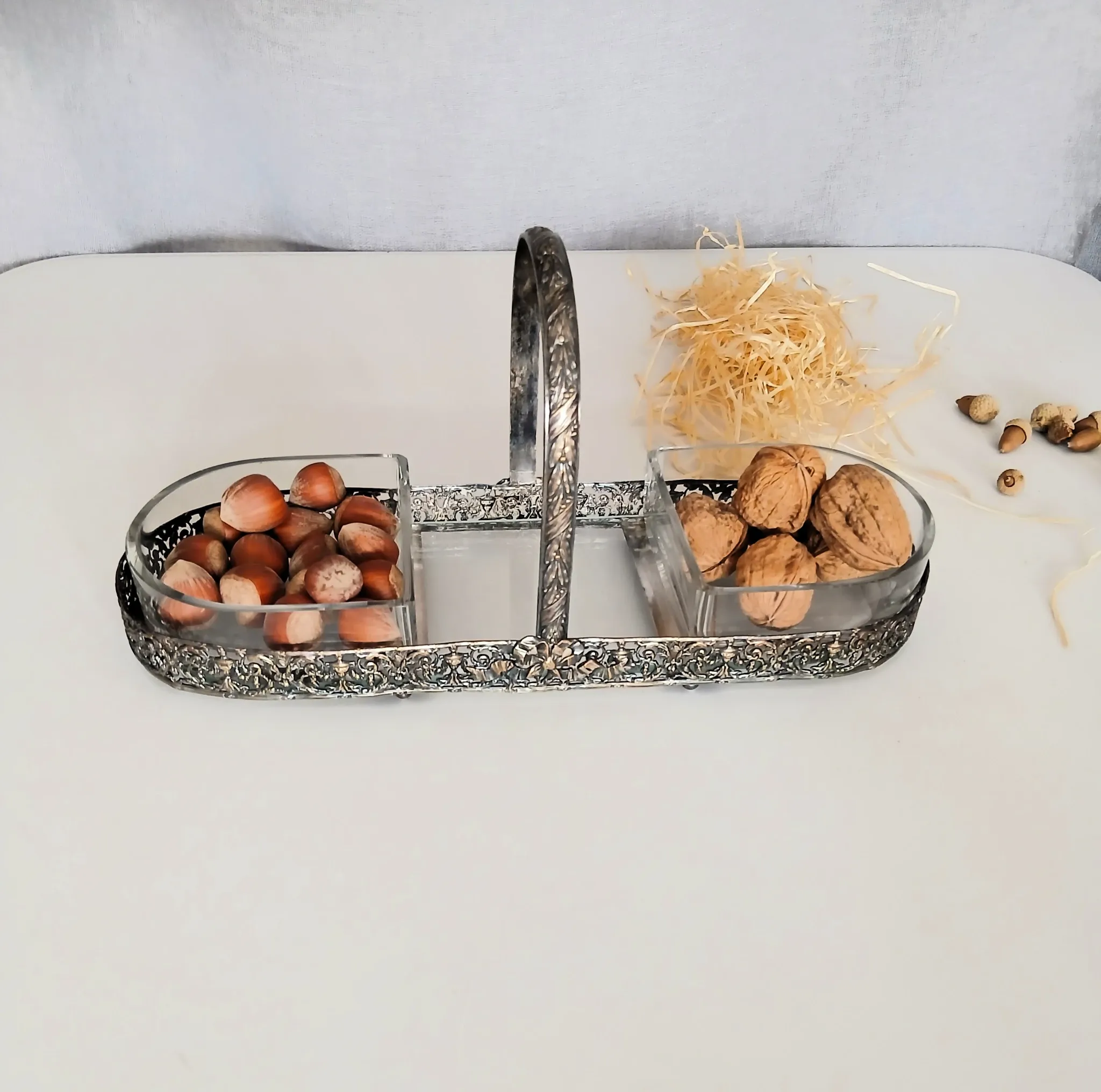 Louis XVI style table servant for hors d'oeuvres in silver-plated metal and glass.