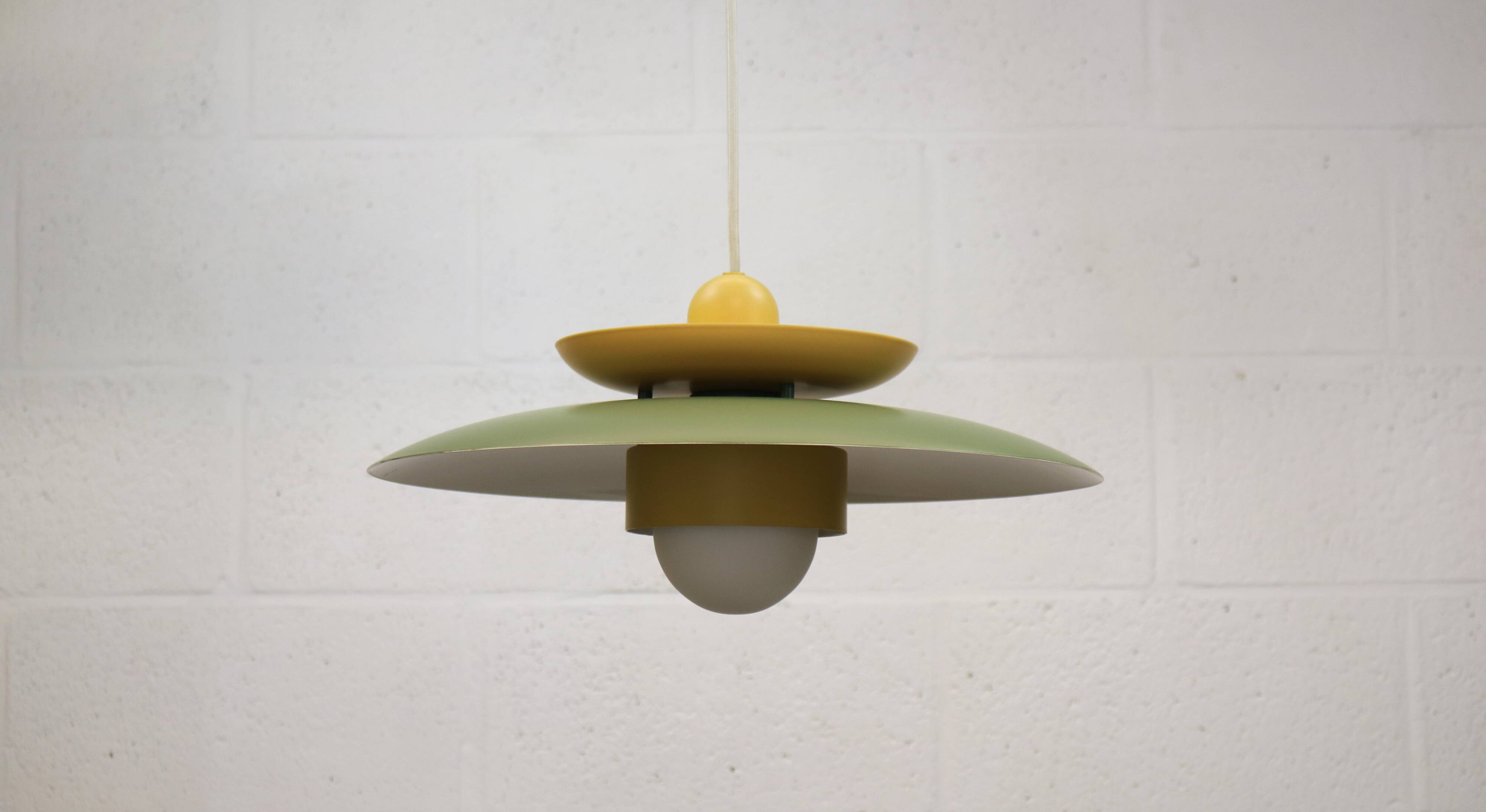 Lampe suspendue laquée verte vintage - Danemark 1980 -