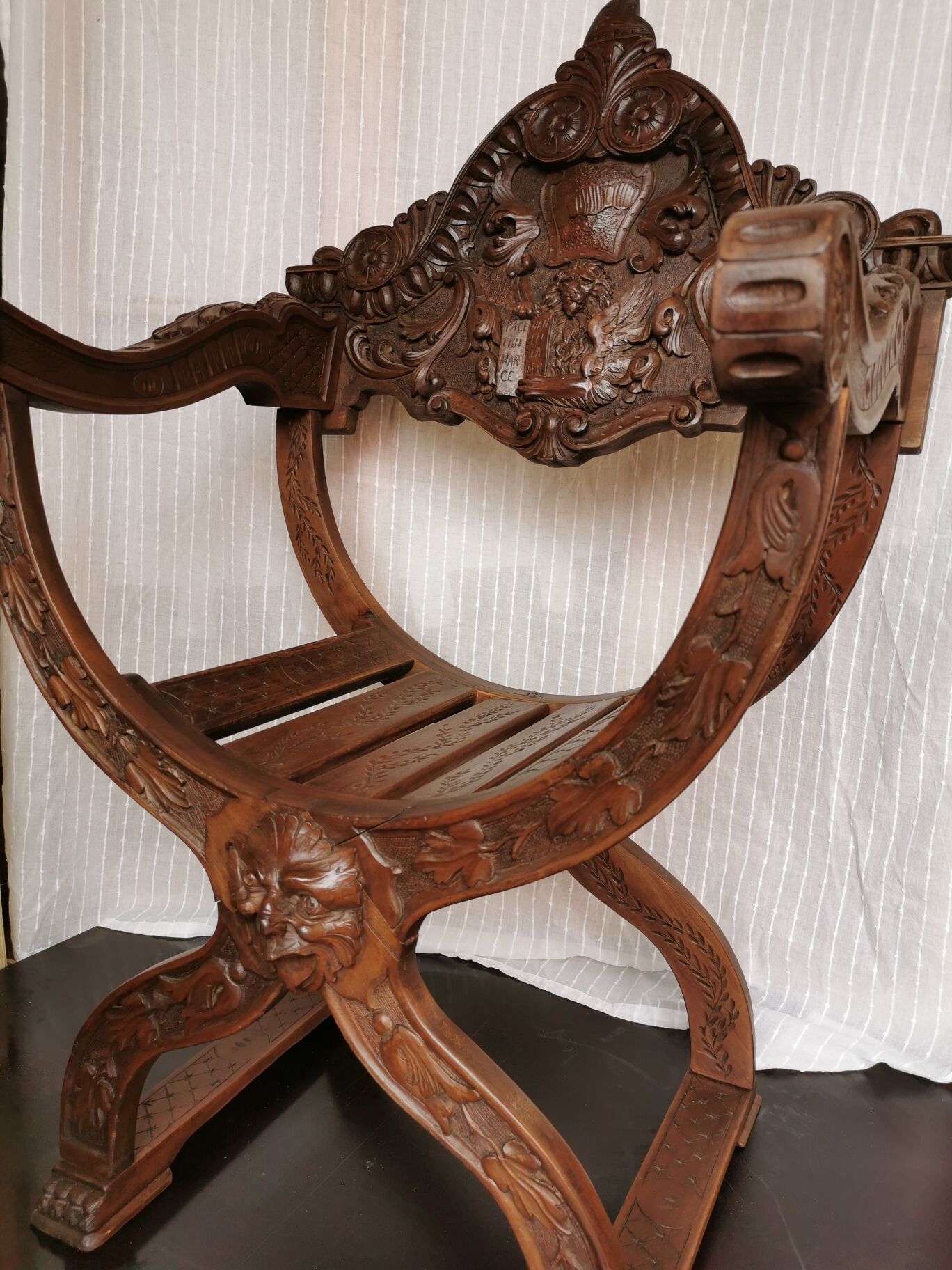Dagobert, Curule chair