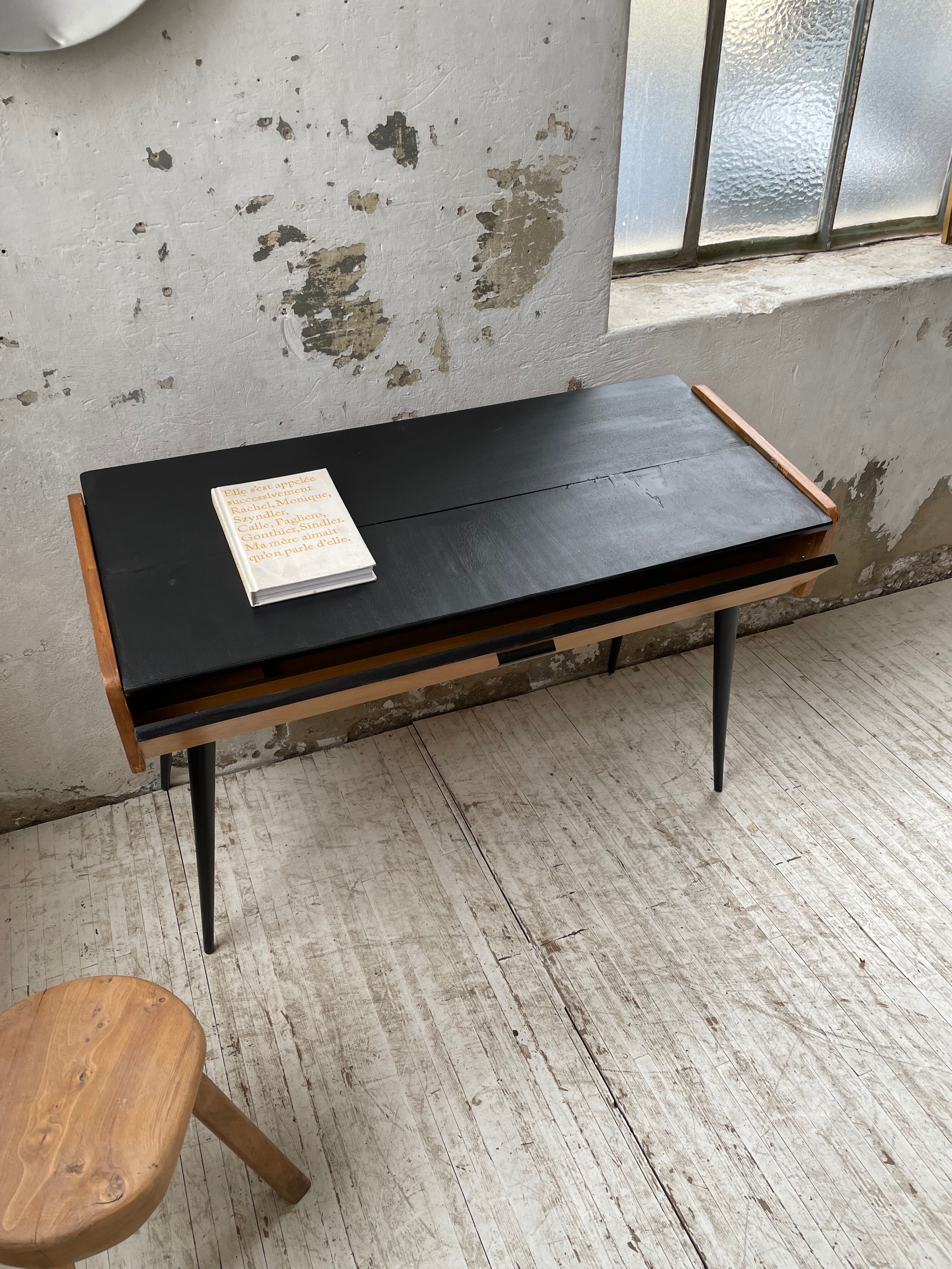 Console desktop feet compass 60s