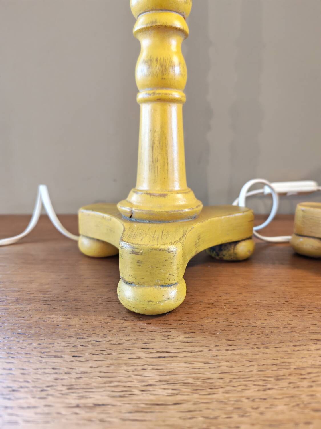 Paire de pieds de lampe bois tourné vintage.