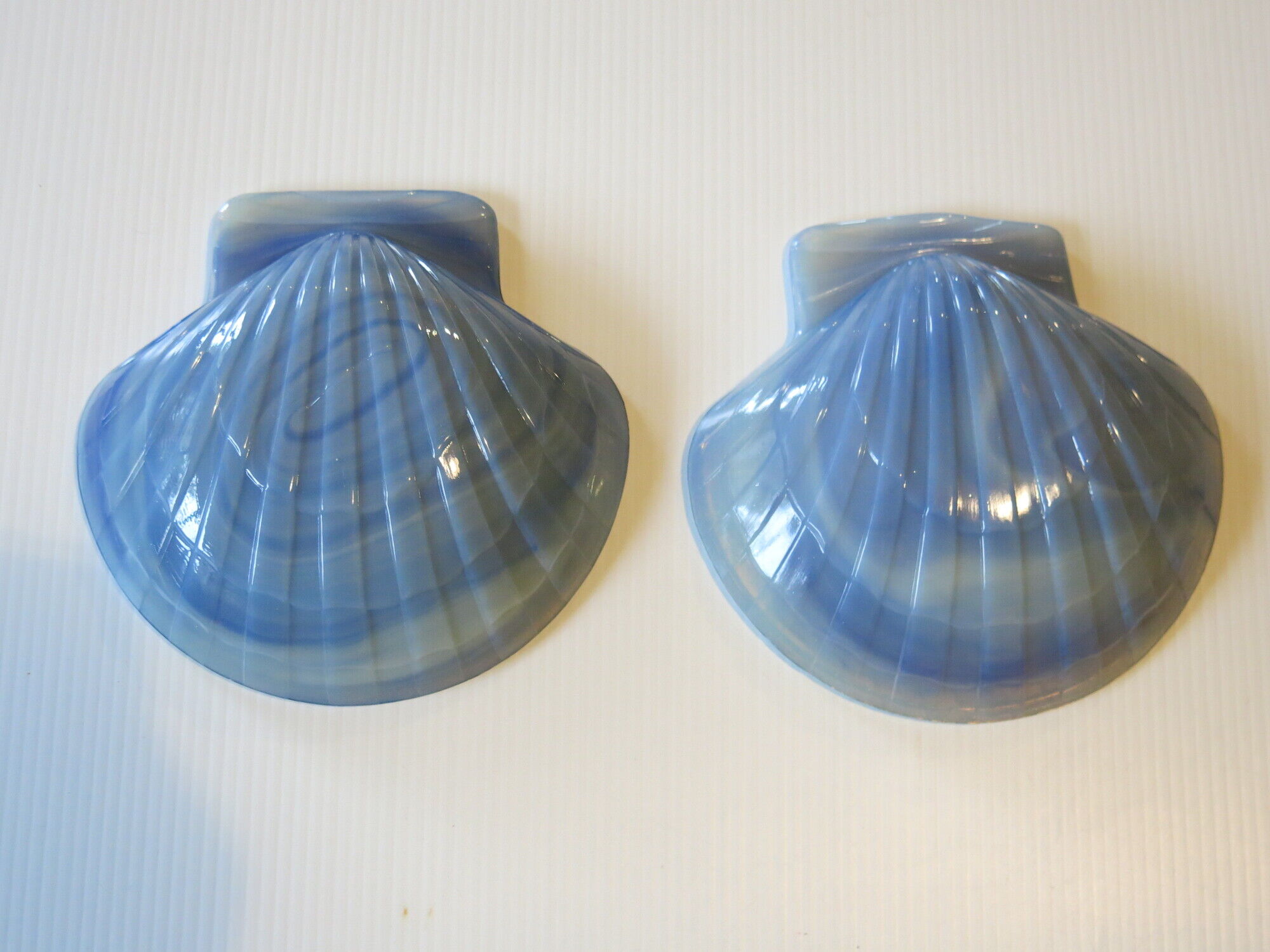 6 dishes with scallops in opaline from Arcopal in very good condition