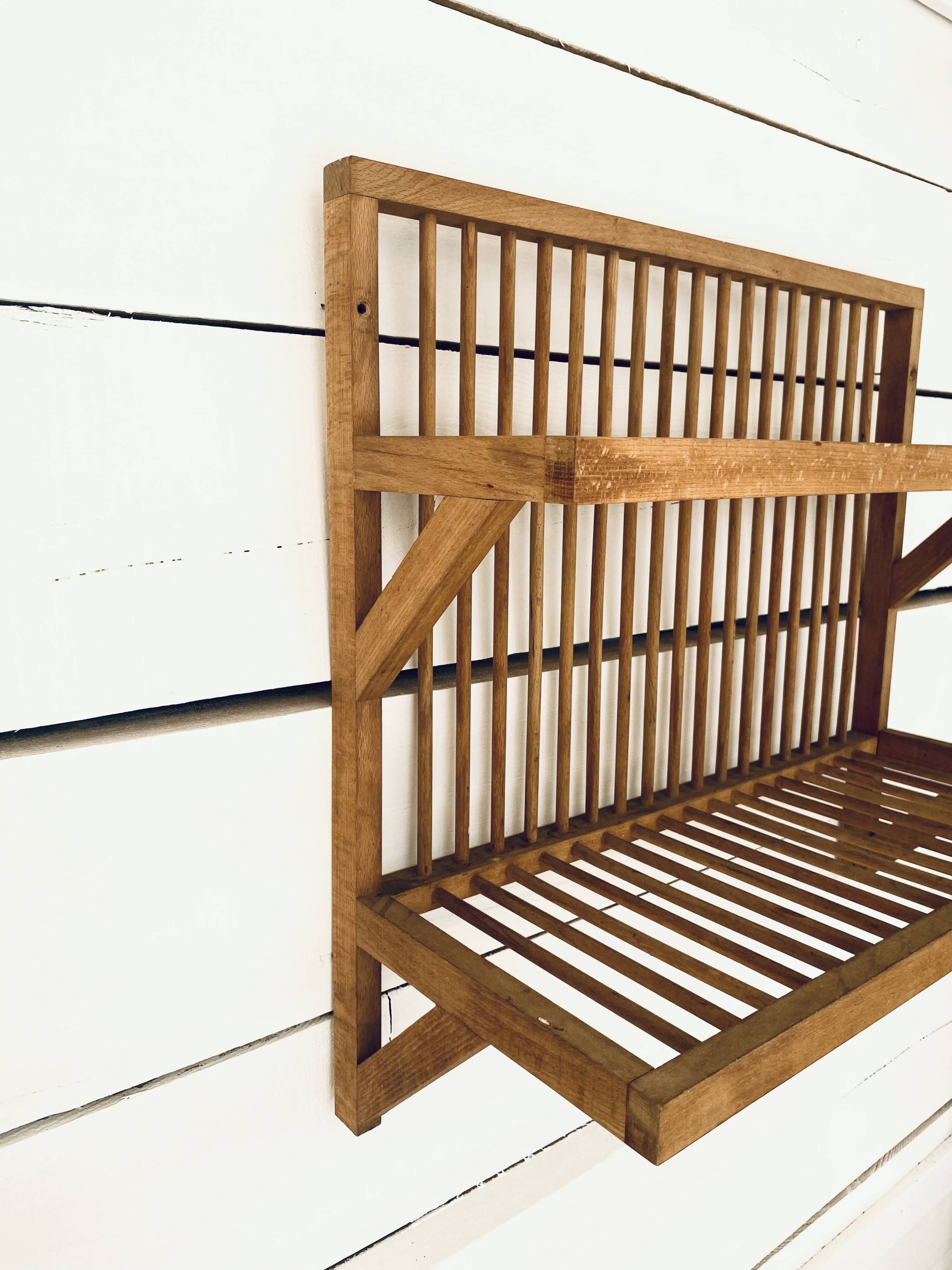 Plate holder wall shelf