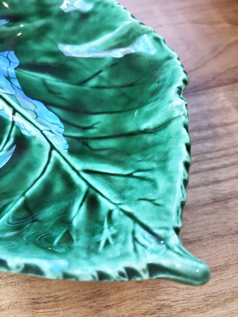 Green ceramic leaf cup