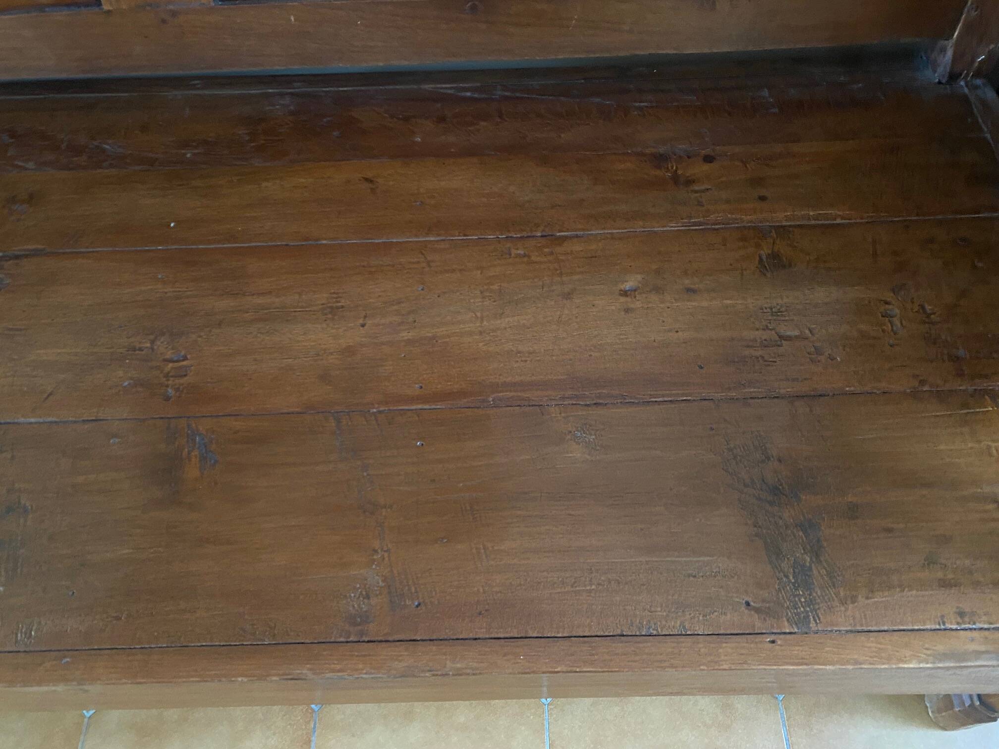 Indonesian low-sided bench