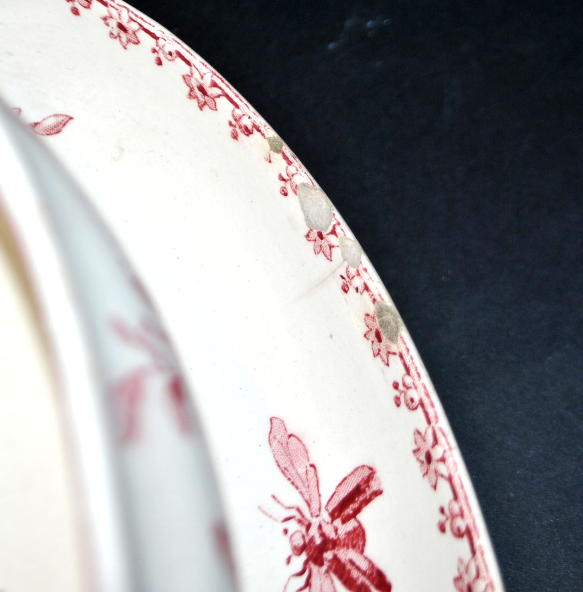 Sarreguemines earthenware gravy boat, Red Favorite with birds