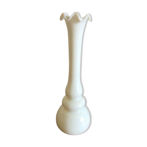 Jolie vase vintage en - opaline blanche