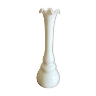 Jolie vase vintage en opaline blanche - soliflore hauteur 22 cm