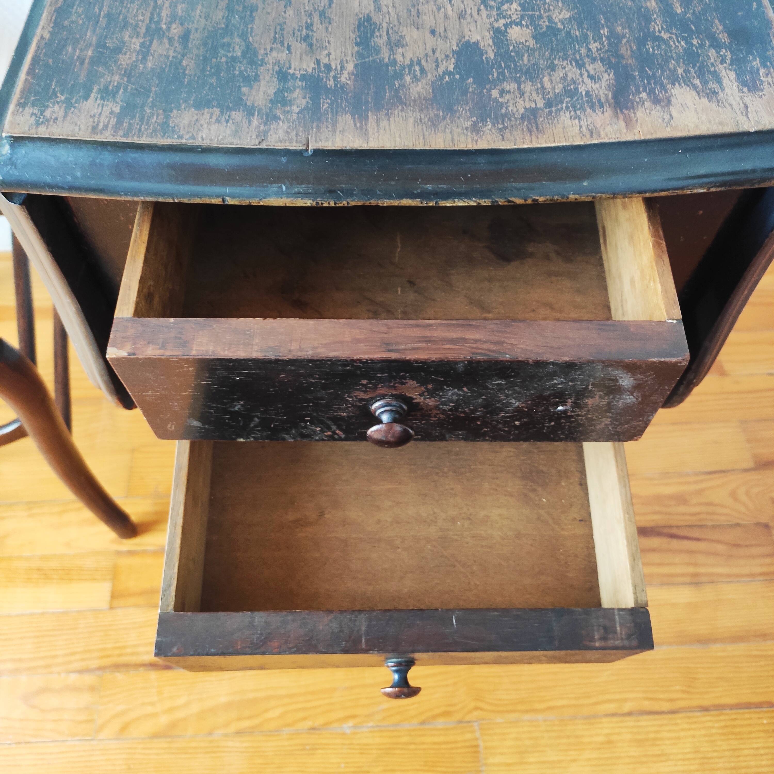 Table d’appoint ancienne à abattants style Napoleon III