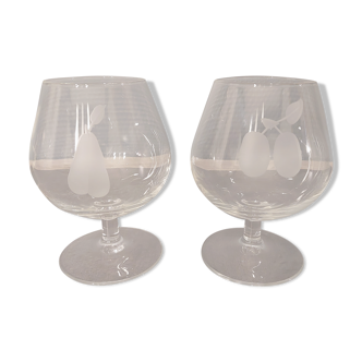 2 verres à digestif en cristal motif gravure fruit