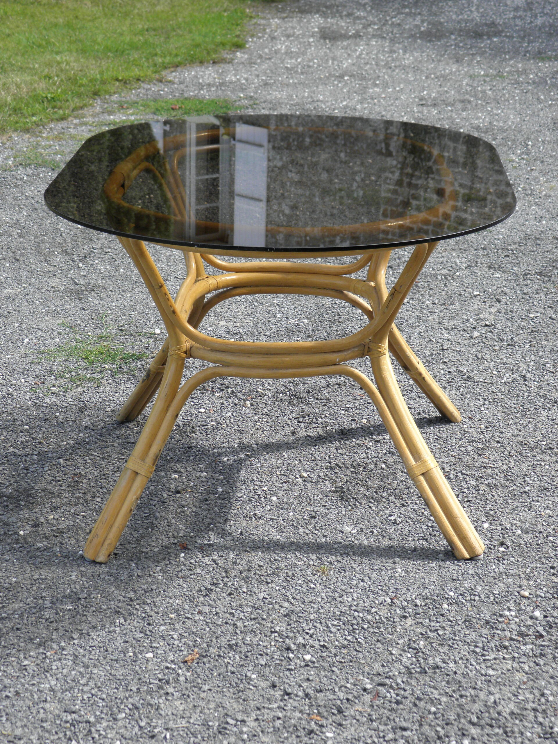Table rattan and smoked glass 70s