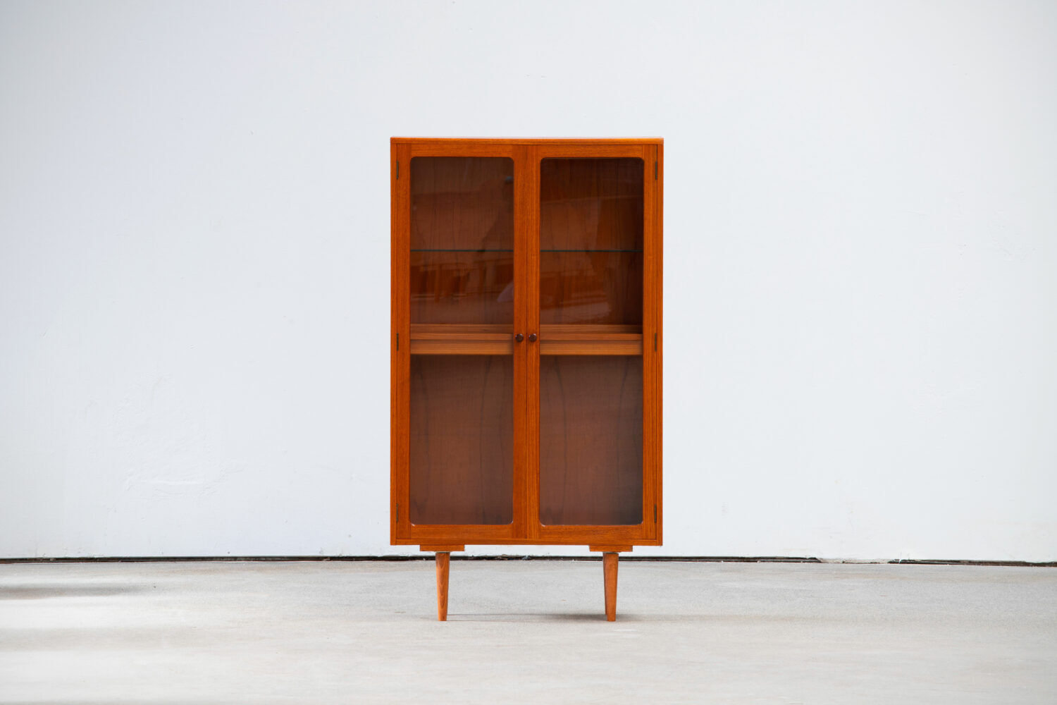 Vintage scandinavian library