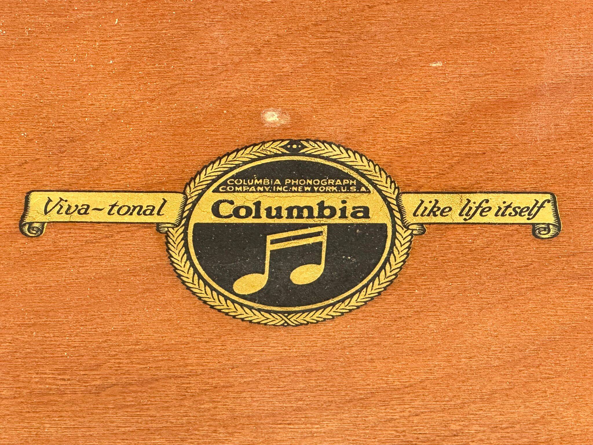 Columbia Gramophone (N37689)