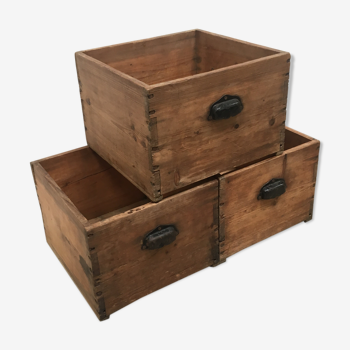 Batch of 3 wooden crates with handles