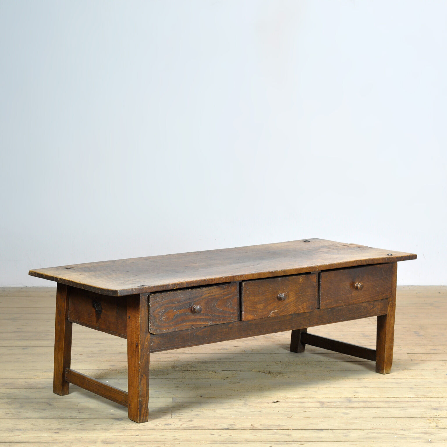 Oak coffee table, circa 1820