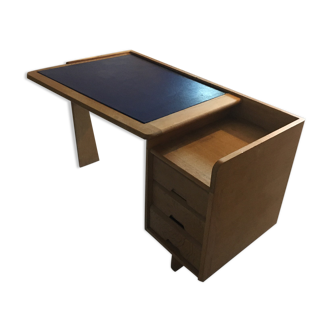 Étudiant desk by Guillerme & Chambron edited by Votre Maison