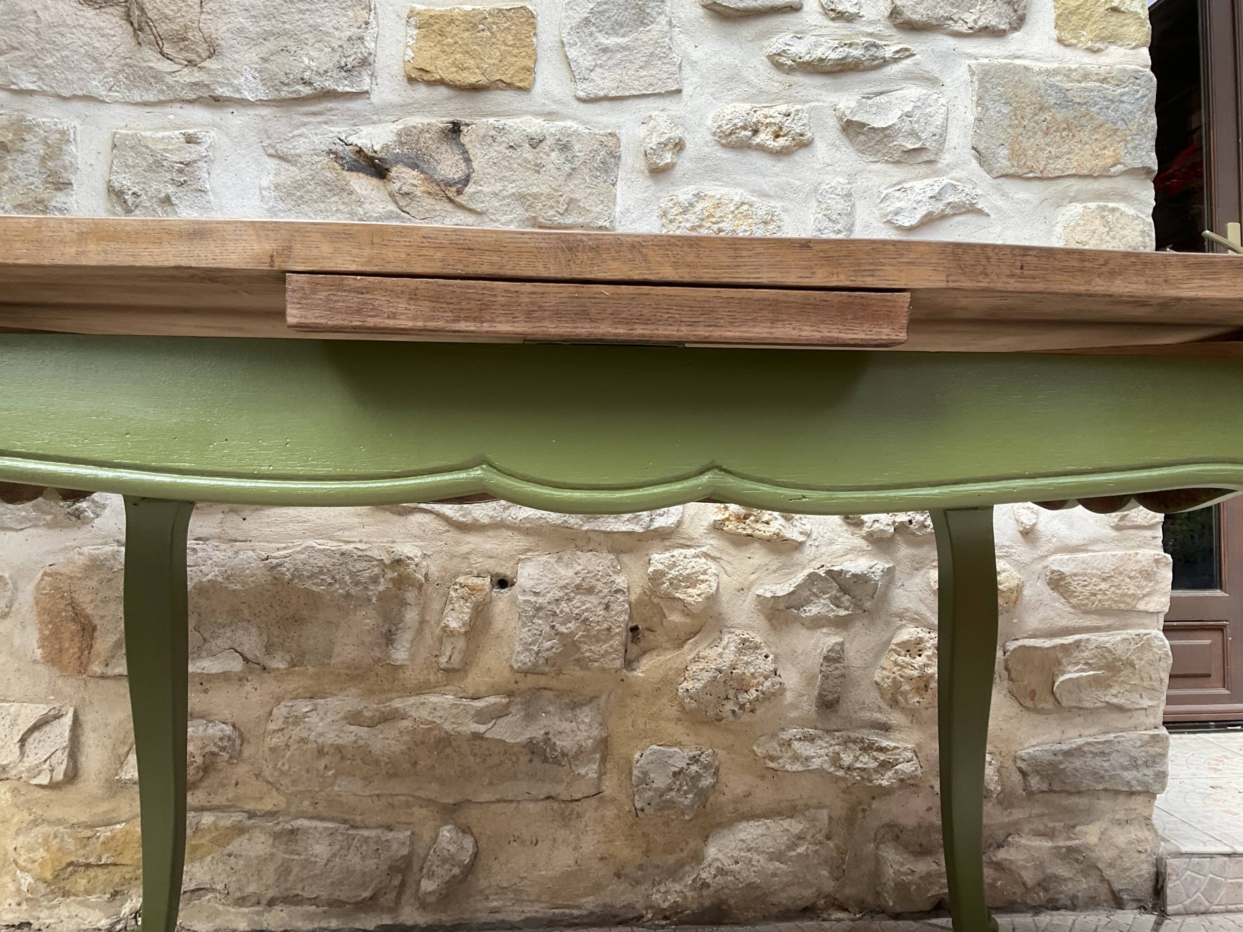 Wooden extension dining table