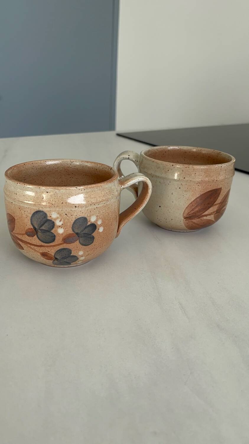Set of 2 large vintage stoneware mugs from Atelier du Marais – Flower mugs