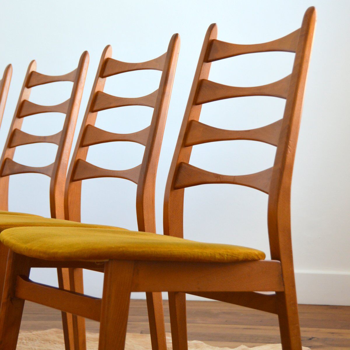 Suite de 4 chaises scandinave 1960s