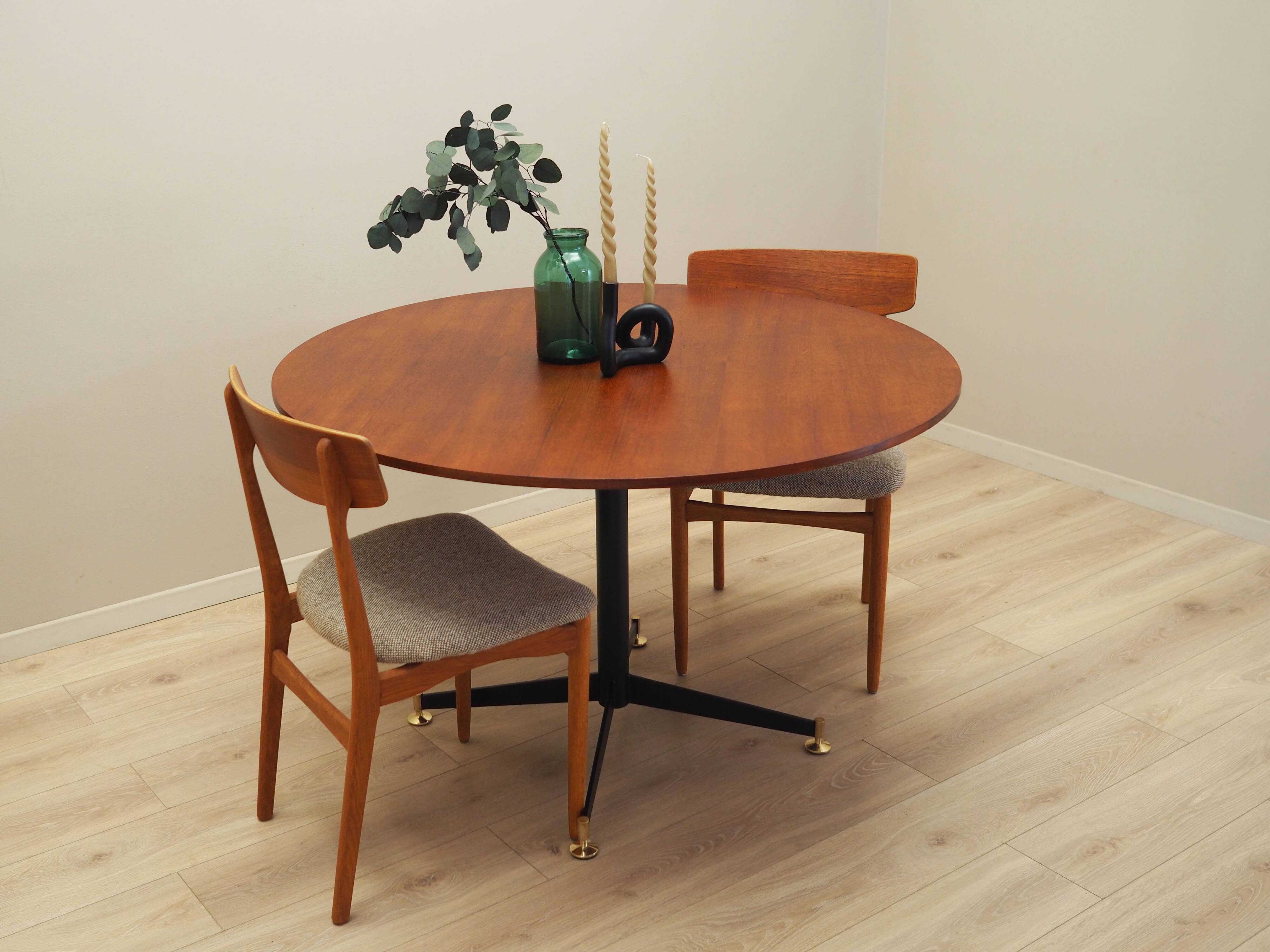 Teak round table, Italian design, 1970s, production: Italy