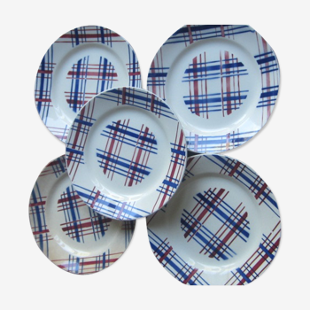 St Amand plates pattern with red and blue cloth
