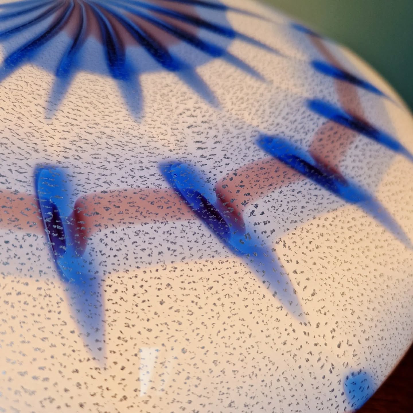 Ceiling light/wall sconce in blue and white Murano glass, 1970.