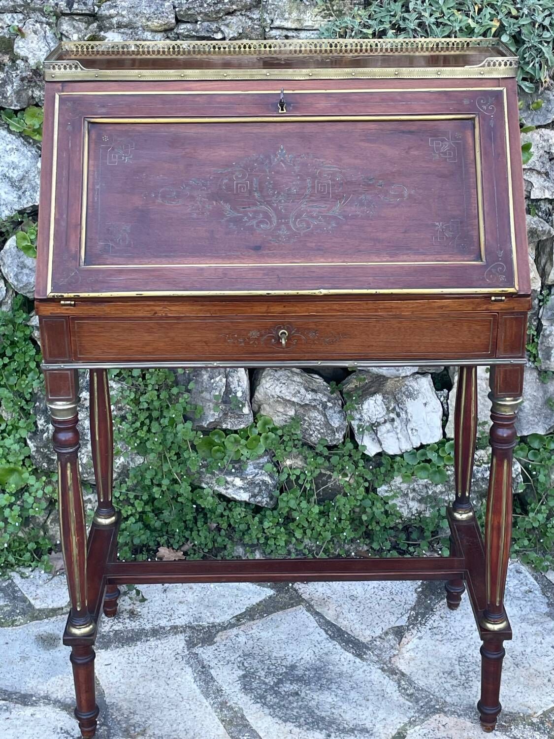 Small lady's secretary in mahogany and gilded brass from the Napoleon III period.