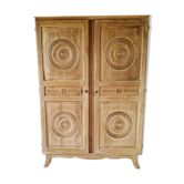 Armoire en chêne sculptée