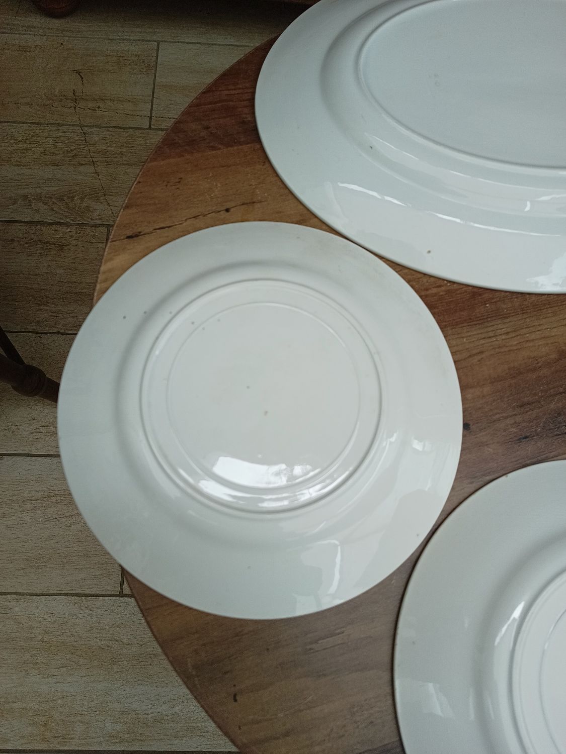 Lot 1 large oval dish and 3 bird plates Green background